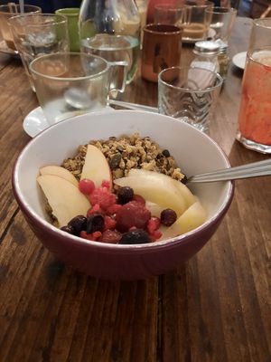 Bol de granola at Green Bazar Café in Mirepoix