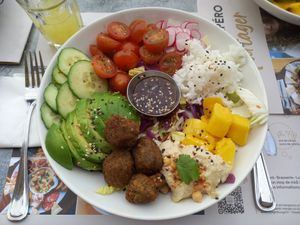 Poke Veggie Falafel at Garden Ice Café in Charleville-mezieres
