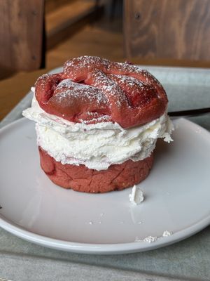 Raspberry bun  at Espresso House in Kuopio