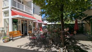 Outside terrace at Marie's Happy Food & Drinks - Café & Catering in Tutzing