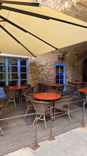 Outdoor seating at Pou Dolç in Peratallada