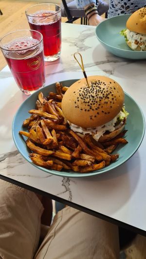 Le Lapin Noir burger, fries, hibiscus iced tea at Le Lapin Noir in Rennes