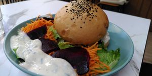 El marina avec salade at Le Lapin Noir in Rennes