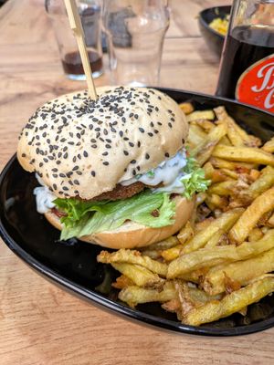 Burger frites at Le Lapin Noir in Rennes