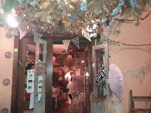 Entrada del local situado frente al Castillo templario at La Bodega de Godivah in Ponferrada