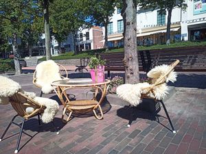 Outdoor seating at Moment Voor Jezelf in Middelharnis