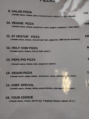 Vegan pizza at Cafe Zorva in Vagar