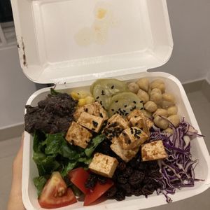 Build your own bowl    at Toss It in Phnom Penh