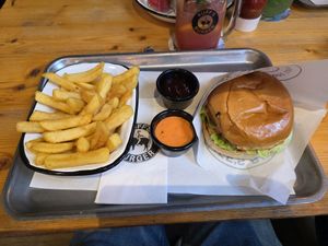 Vegan cheese burger mit belgischen Pommes at Ruff's Burger in Ansbach