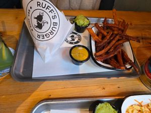 Vegan cheese burger mit Süßkartoffelpommes at Ruff's Burger in Ansbach