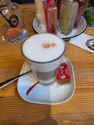 Latte Macciato mit Hafermilch at Ruff's Burger in Ansbach