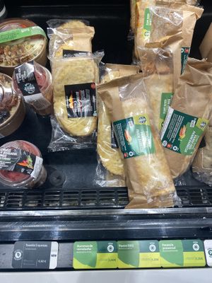 Labelled vegan options  at Starbucks in Cordoba