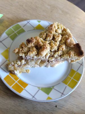 Veganer Apfelstreuselkuchen at Siblings Coffee in Fulda
