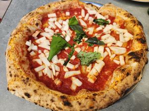 Vegan margherita pizza (vegan rice mozzarella cheese, tomato sauce, basil, oil) at Fresco & Cimmino in Milan