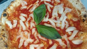 Pizza Margherita at Fresco & Cimmino in Milan