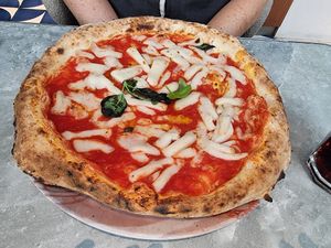 Vegane Pizza Margherita at Fresco & Cimmino in Milan