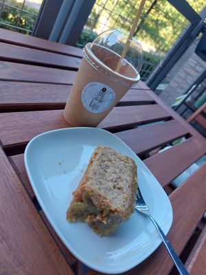 Freddo cappuccino with soy milk and pistachio cake at Kapa Café Brussels in Brussels