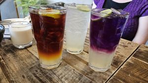 Lime Iced Tea, Lemonade, Butterfly Pea & Lime at VEGANERIE Street - วงเวียนใหญ่ in Bangkok