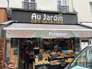 So friendly and so vegan-friendly!  at Au Jardin des Saveurs in Paris