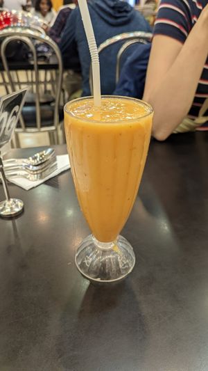 Mixed fruit juice at Balaji Dosai in Kandy