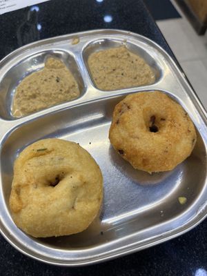 Vadai  at Balaji Dosai in Kandy