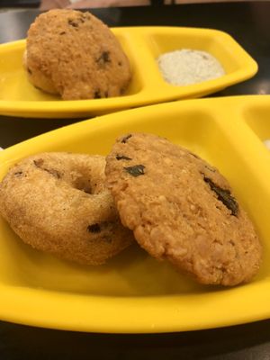 Vada at Balaji Dosai in Kandy