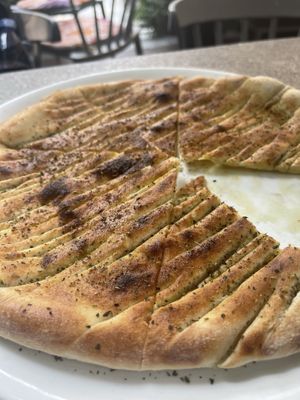 Foccacia huile d’olive et Origan 🌿   at FindFour in Korca