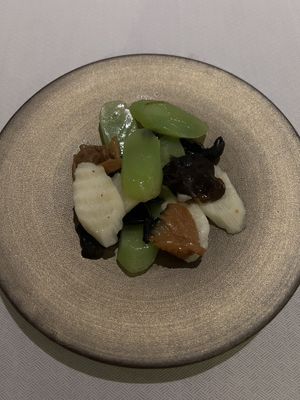 Celtuce, yam, elm fungus  at Rùn in Hong Kong Island