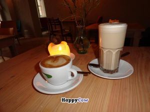 Chai latte and cappucino at Raudasch in Berlin