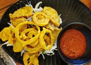 vegetable pakora with sauce at Elevant in Tallinn