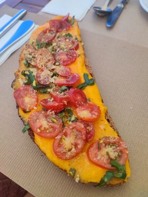 Tostada de queso casero vegano con albahaca y cherrys (buenísima) at La Aldea Cafe Bar in Conil De La Frontera