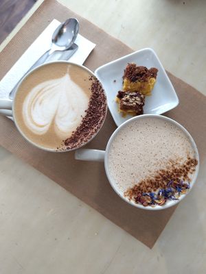 Cappuccino and chai latte (plus a vegan gift) at La Aldea Cafe Bar in Conil De La Frontera