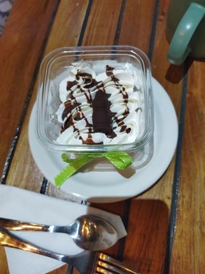 Pastelito de tres leches con conejito de chocolate at Santa Foodies in Mexico City