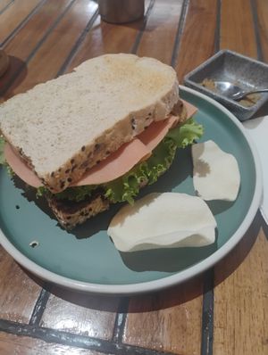 Sandwich (traía más papitas pero me las comí antes de la foto) at Santa Foodies in Mexico City