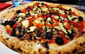 Pizza Carciofi at L'Atelier de la Pizza in La Grande-motte