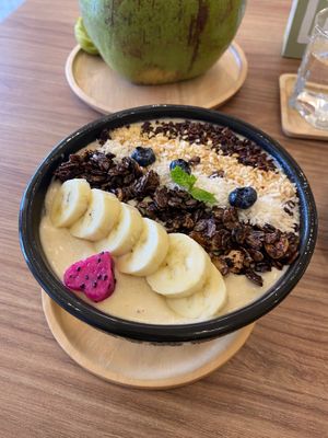 Peanut-Banana-Lover Bowl at Kia Ora Café in Koh Phangan