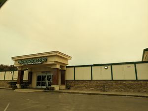 the outside (smokey day!) at Gooseberries in Grants Pass