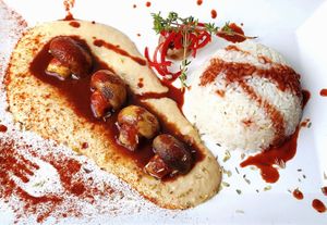 Feijão-fava e portobello
.
Suave puré de feijão-fava, portobello grelhados com toque de tomilho e arroz branco
 at Simbiose in Lisbon