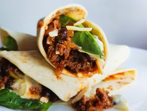 Tacos 
.
Recheio de carne de soja, feijão, cogumelos, espinafres e alioli
 at Simbiose in Lisbon