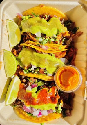 Chickun and asada tacos✨delicious   at El Compa Vegano in San Fernando