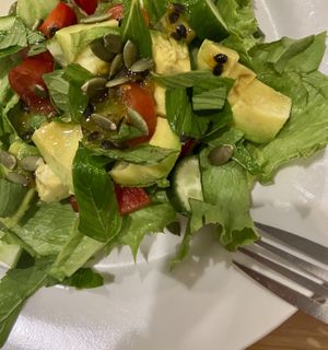 Avocadosalat mit Passionsfruchtvinaigrette  at Vegan Sattvik in Mui Ne