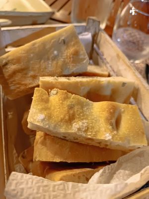 Focaccia with sage at Home Restaurant da Susanna in Teramo