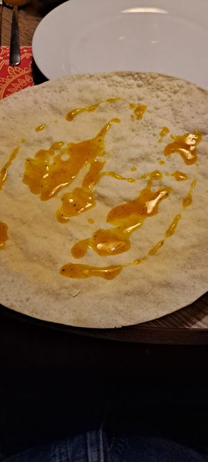 Papadoms with mango chutney at Rangoli in Prague