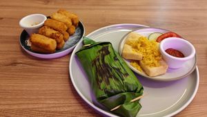 Nasi Bakar Botanic and Orange Tofu Nuggets at Botanic Coffee in Batam