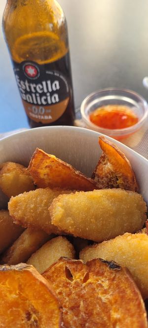 Heura nuggets con chips de batata😋 at Umami Poke in Pontevedra