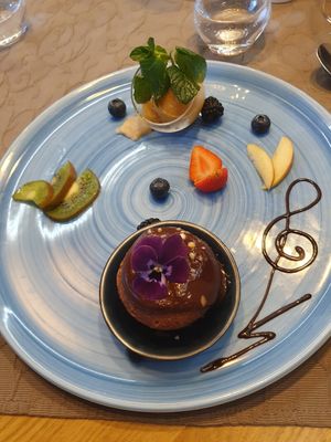 Veganes Schokoküchlein mit flüssigem Kern und Schokosauce at Sommelier Gottfried Steiner - Gasthaus Großvenediger in Lienz