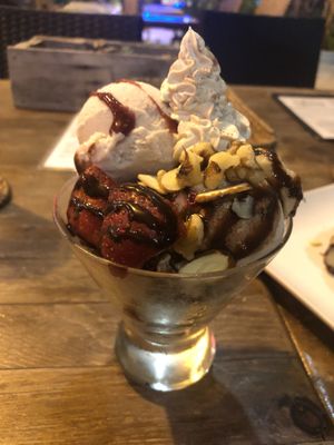 The heavenly sundae 👍🏻👍🏻👍🏻 at VegiOasis in Huntington Beach