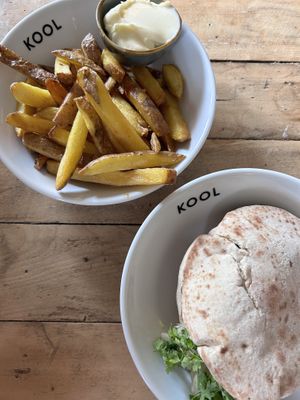 Pita kikkererwtenshoarma en friet  at KOOL - Pop-Up in Amsterdam
