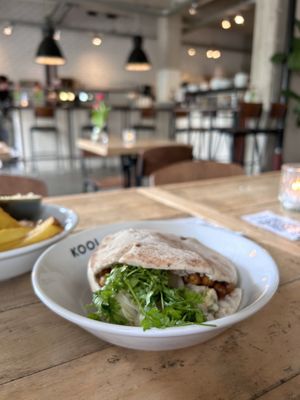 Pita kikkererwtenshoarma  at KOOL - Pop-Up in Amsterdam