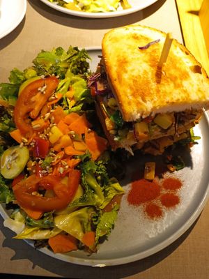 Peanut Butter Sandwich at Katzentempel in Cologne